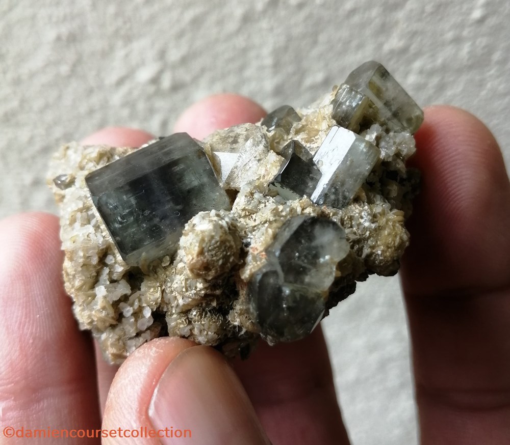 mineraux meteorite fluorapatite apatite vert bleu