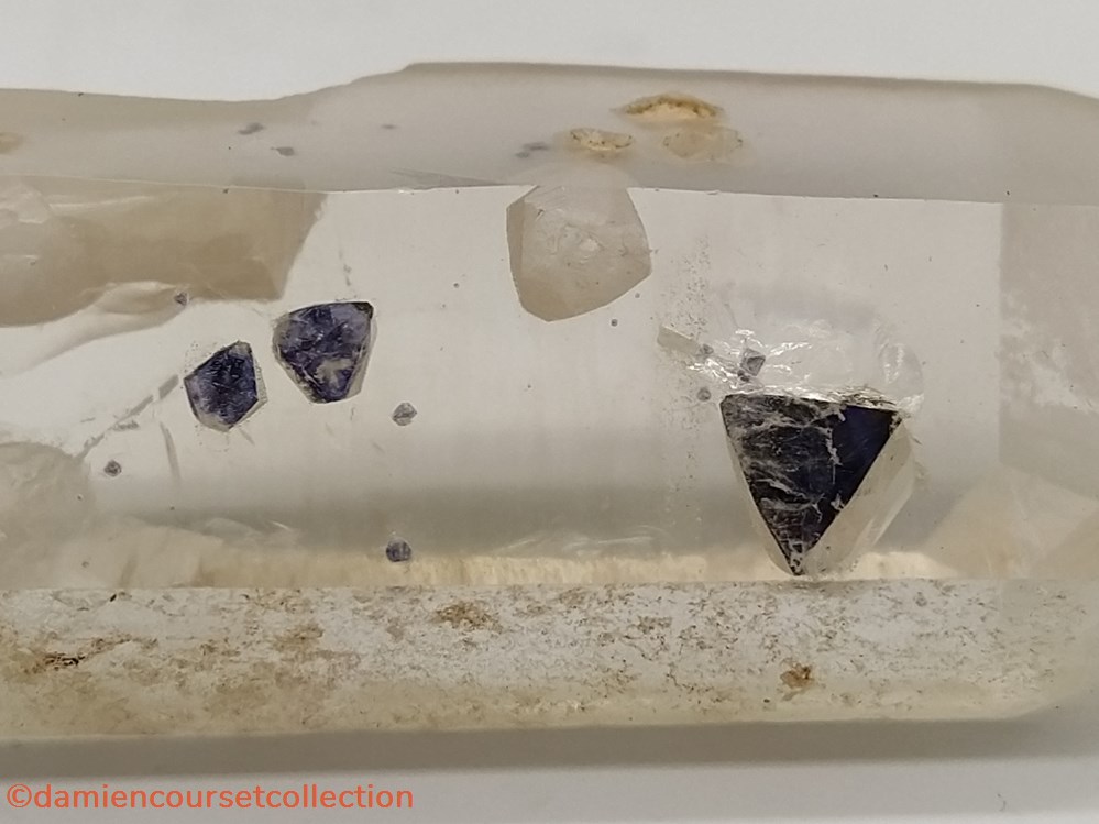 mineraux meteorites fluorite dans quartz