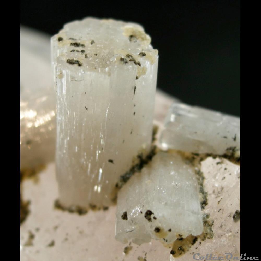 Apatite sur Quartz 5 mineraux meteorites fluorapatite apatite sur quartz