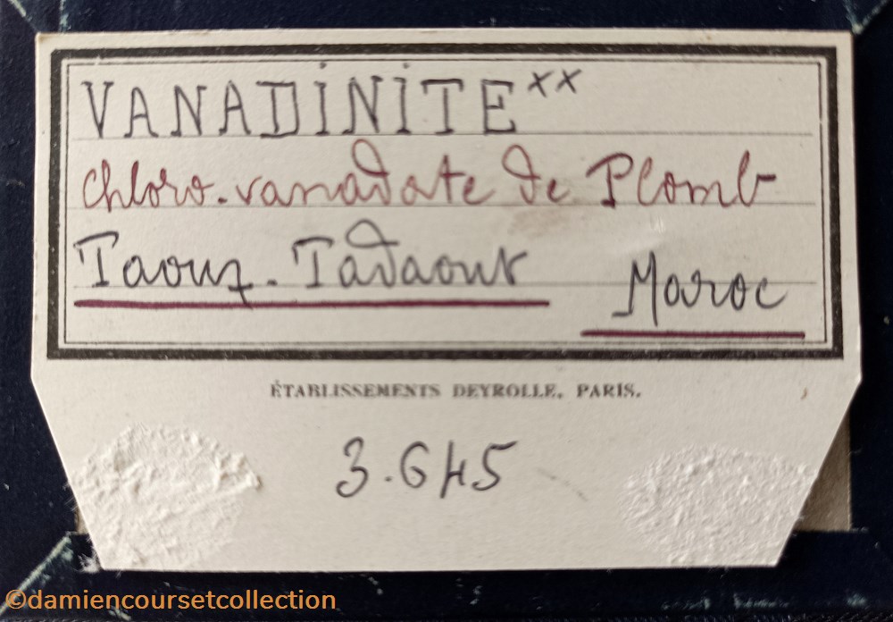 Vanadinite sur Goethite 4 mineraux meteorites vanadinite sur goethite