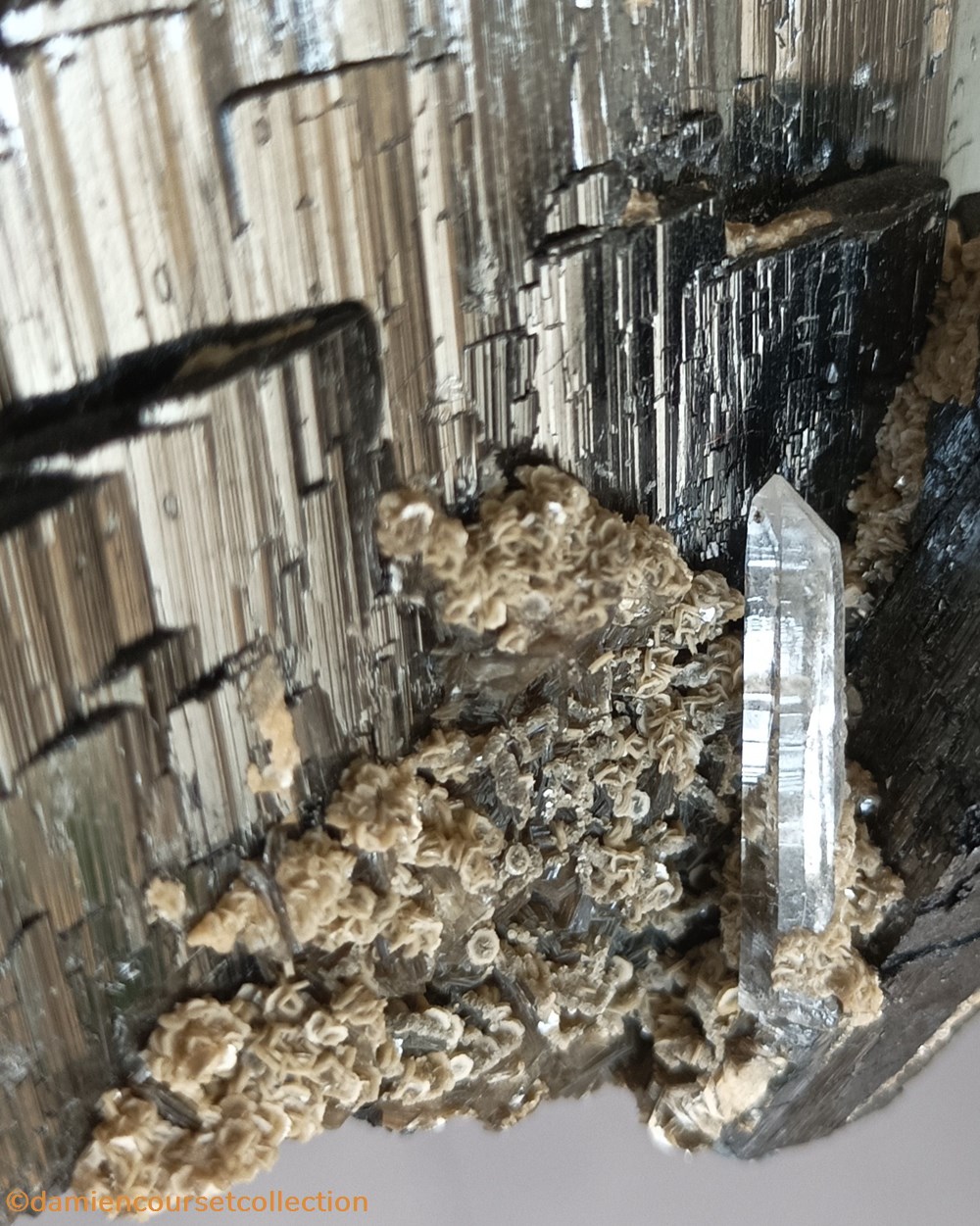 Wolframite et Quartz 5 mineraux meteorites wolframite et quartz