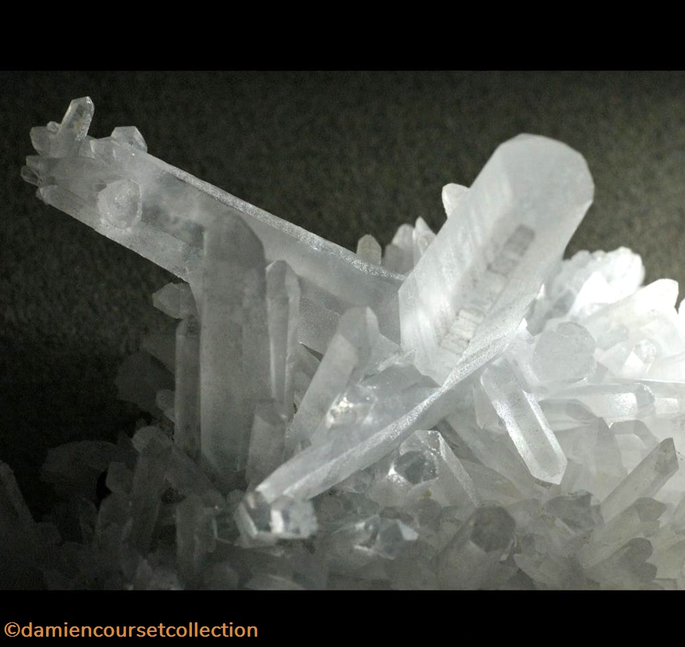 mineraux meteorites quartz macle multiple