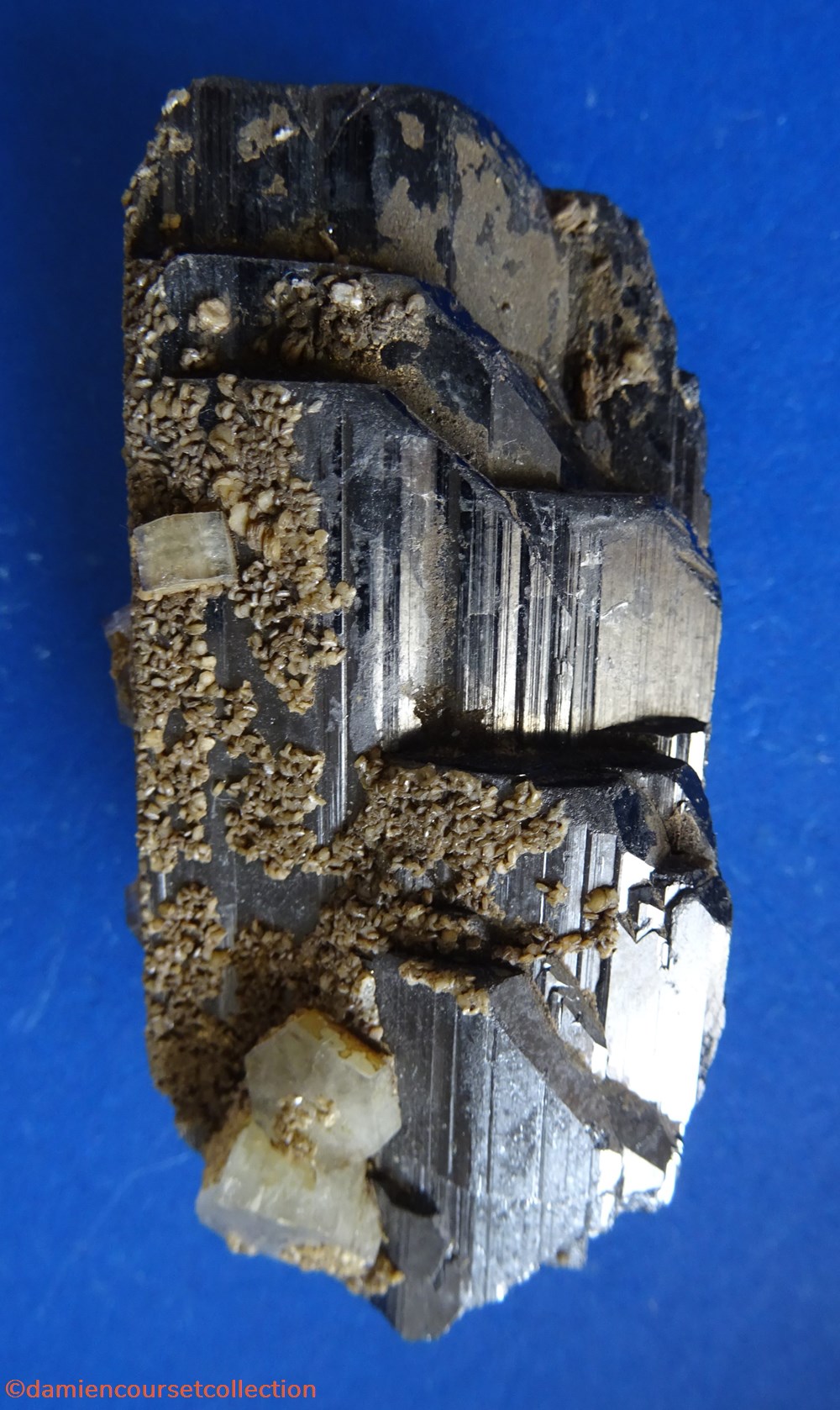 Wolframite, Sidérite et Apatite 2 mineraux meteorite wolframite siderite et apatite