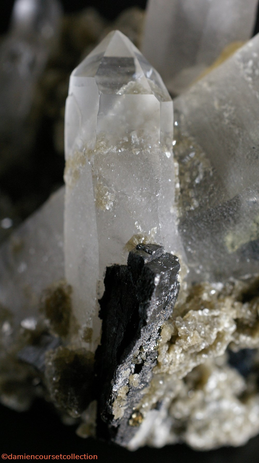 mineraux meteorites quartz sceptre chalcopyrite et ferberite