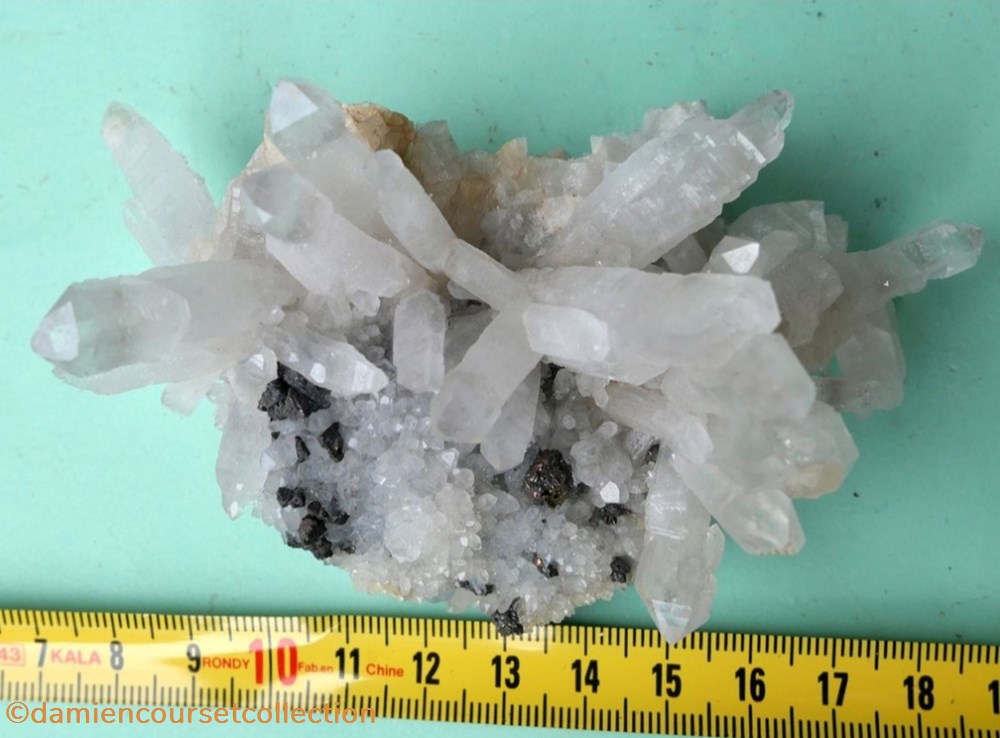 Quartz sceptre et chalcopyrite 5 mineraux meteorites quartz sceptre et chalcopyrite