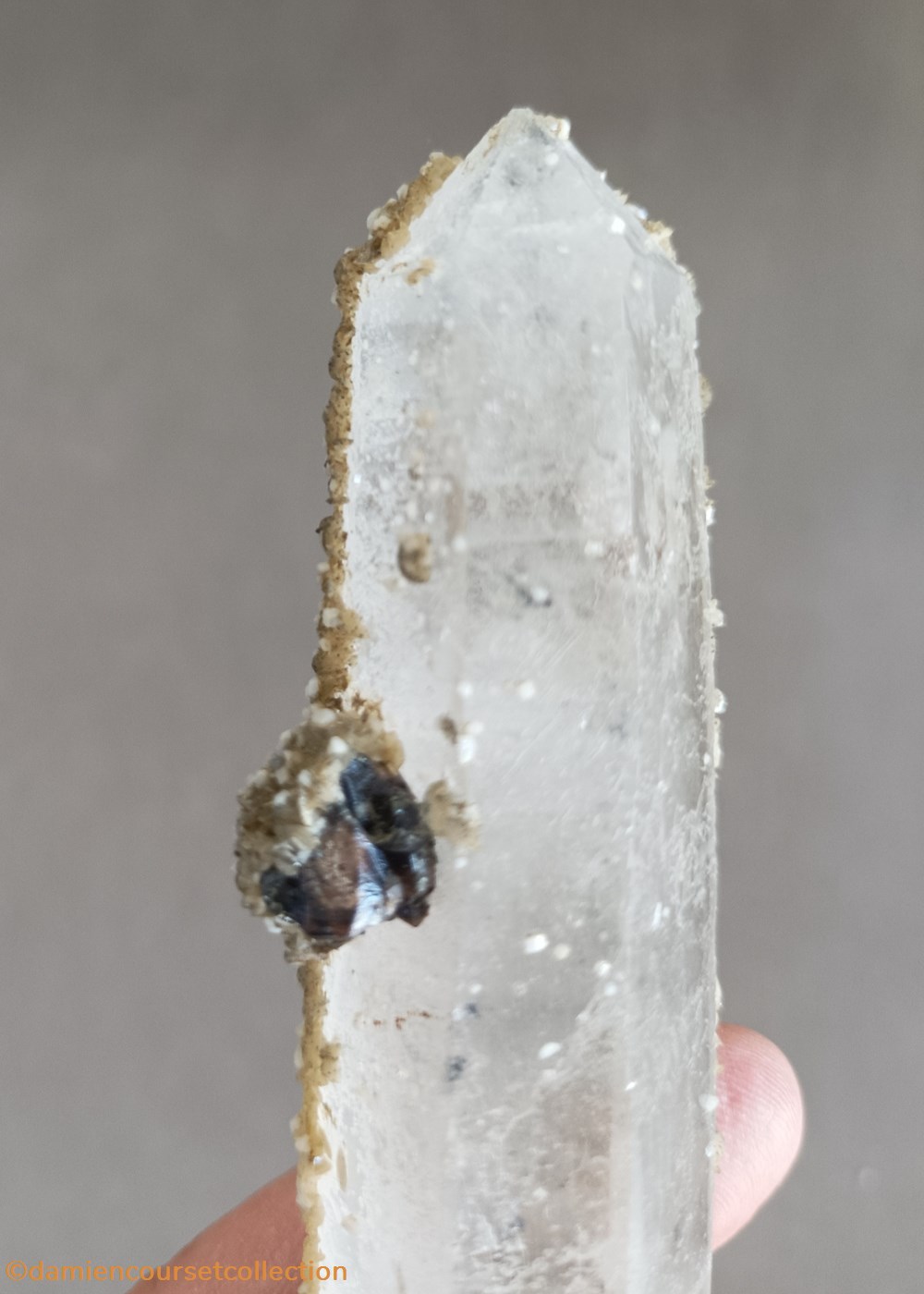 Cassitérite sur quartz biterminé 3 mineraux meteorites cassiterite sur quartz bitermine