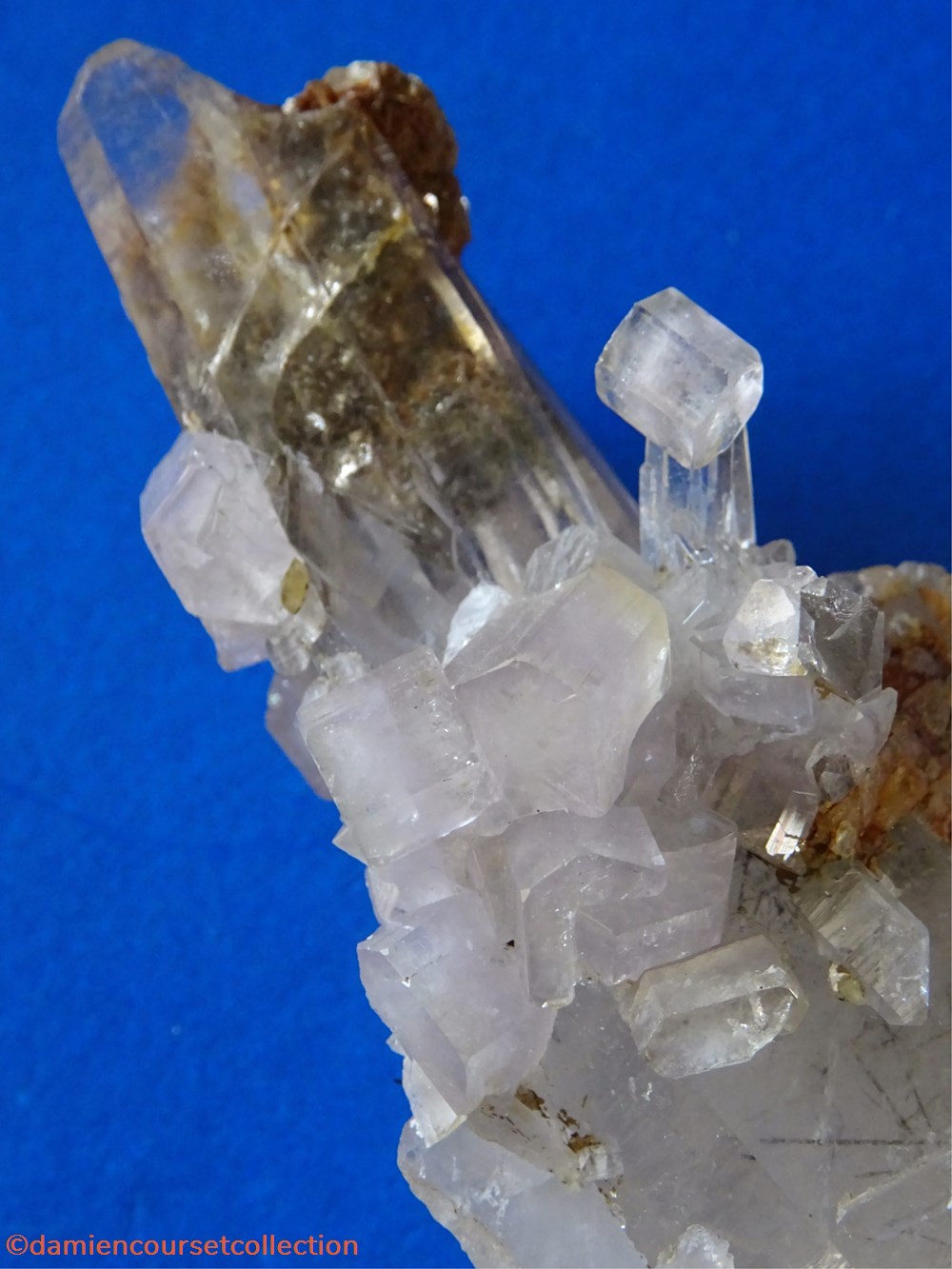 Apatite sur Quartz 2 mineraux meteorites fluorapatite apatite sur quartz