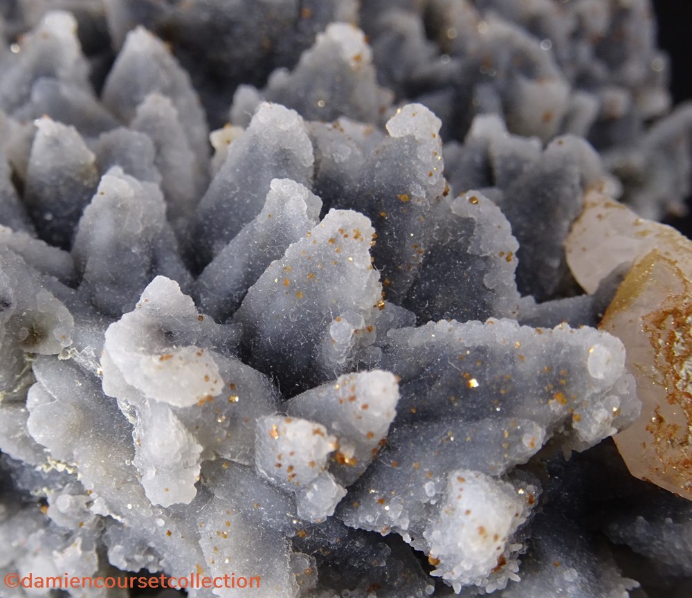 Calcite, Calcédoine (pseudomorphe après calcite) et Rhodochrosite 4 mineraux meteorite calcite calcedoine pseudomorphe apres calcite et rhodochrosite