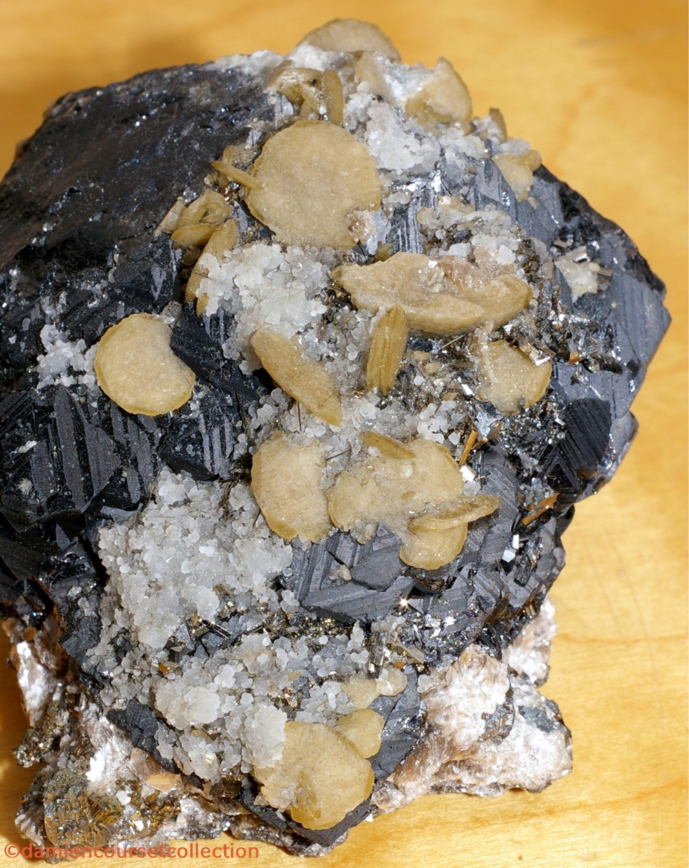 Sphalérite et Sidérite 3 mineraux meteorites sphalerite et siderite