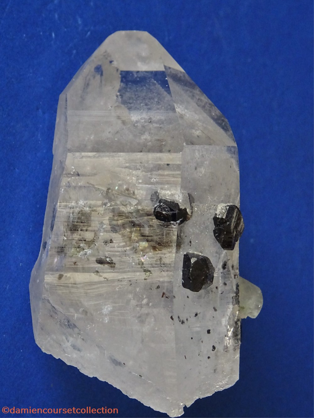 Cassitérite sur Quartz 4 mineraux meteorites cassiterite sur quartz