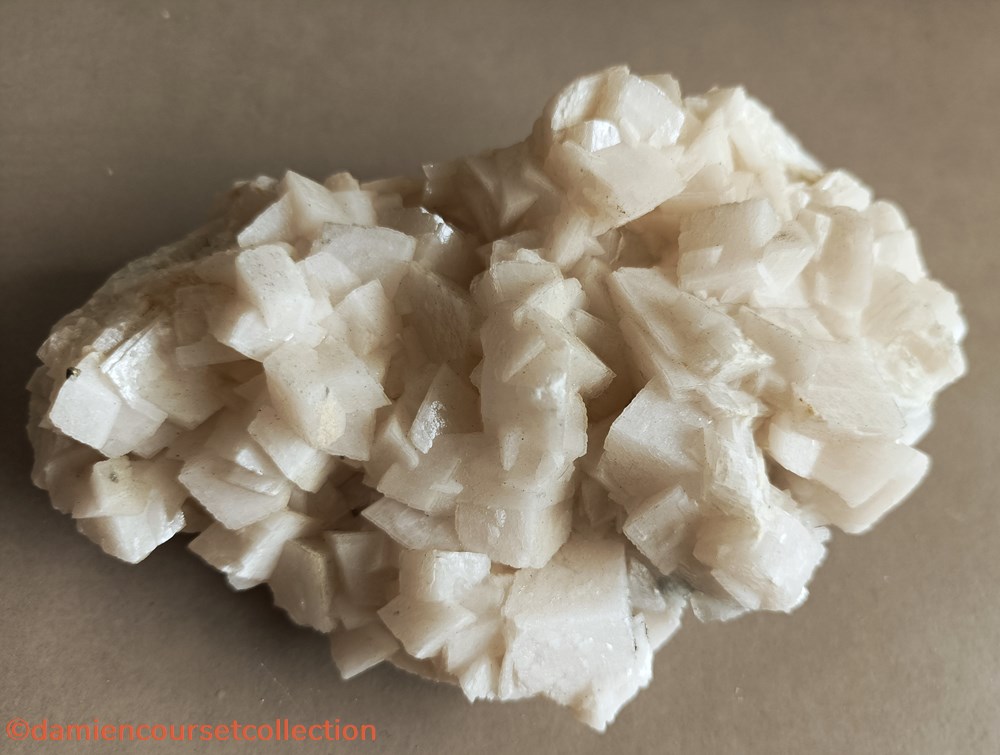 Dolomite mineraux meteorites quartz dolomite