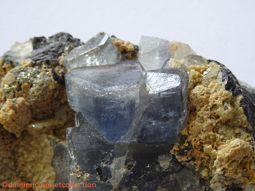 Apatite bleue mineraux meteorite fluorapatite apatite bleue