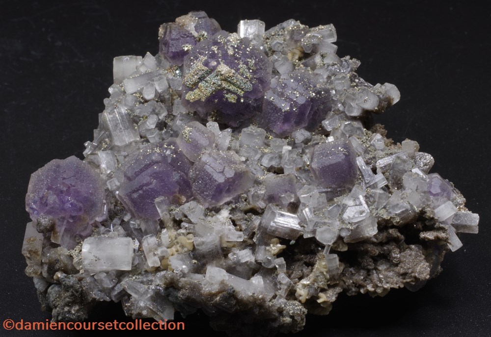 Fluorite sur Apatite, avec Pyrite mineraux meteorites fluorite sur apatite avec pyrite
