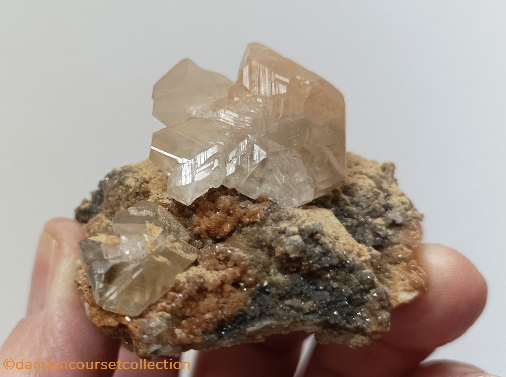 Cerusite maclée, Tsumeb 3 mineraux meteorites cerusite maclee tsumeb