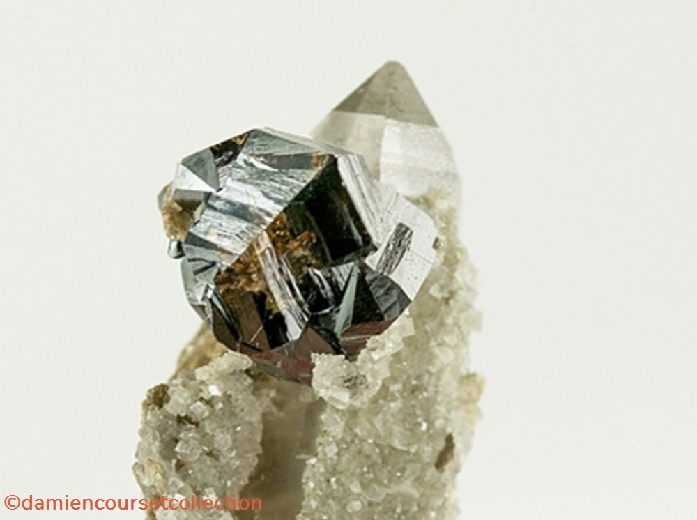 Cassitérite sur Quartz mineraux meteorites cassiterite sur quartz