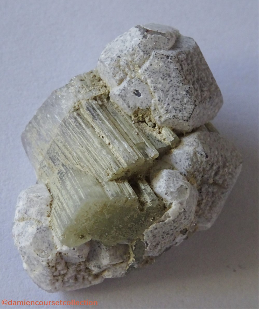 mineraux meteorites fluorite et apatite