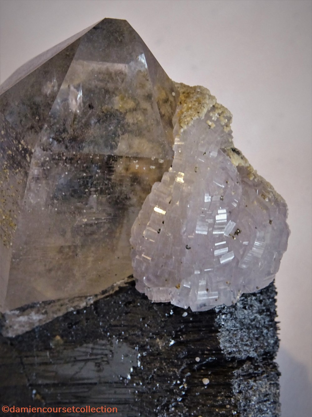 Apatite sur Quartz et Wolframite 3 mineraux meteorites fluorapatite apatite sur quartz et wolframite