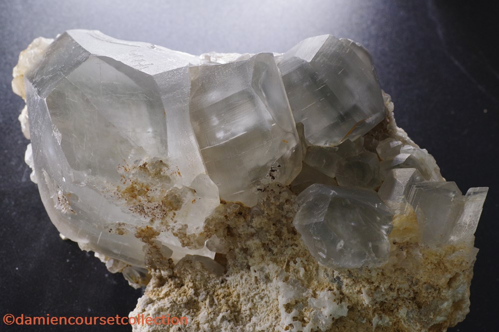 Calcite (Chimay) 3 mineraux meteorites calcite chimay