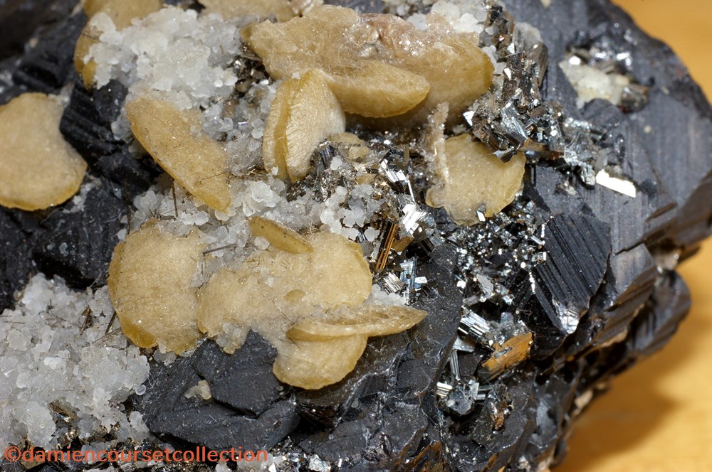 Sphalérite et Sidérite 2 mineraux meteorites sphalerite et siderite