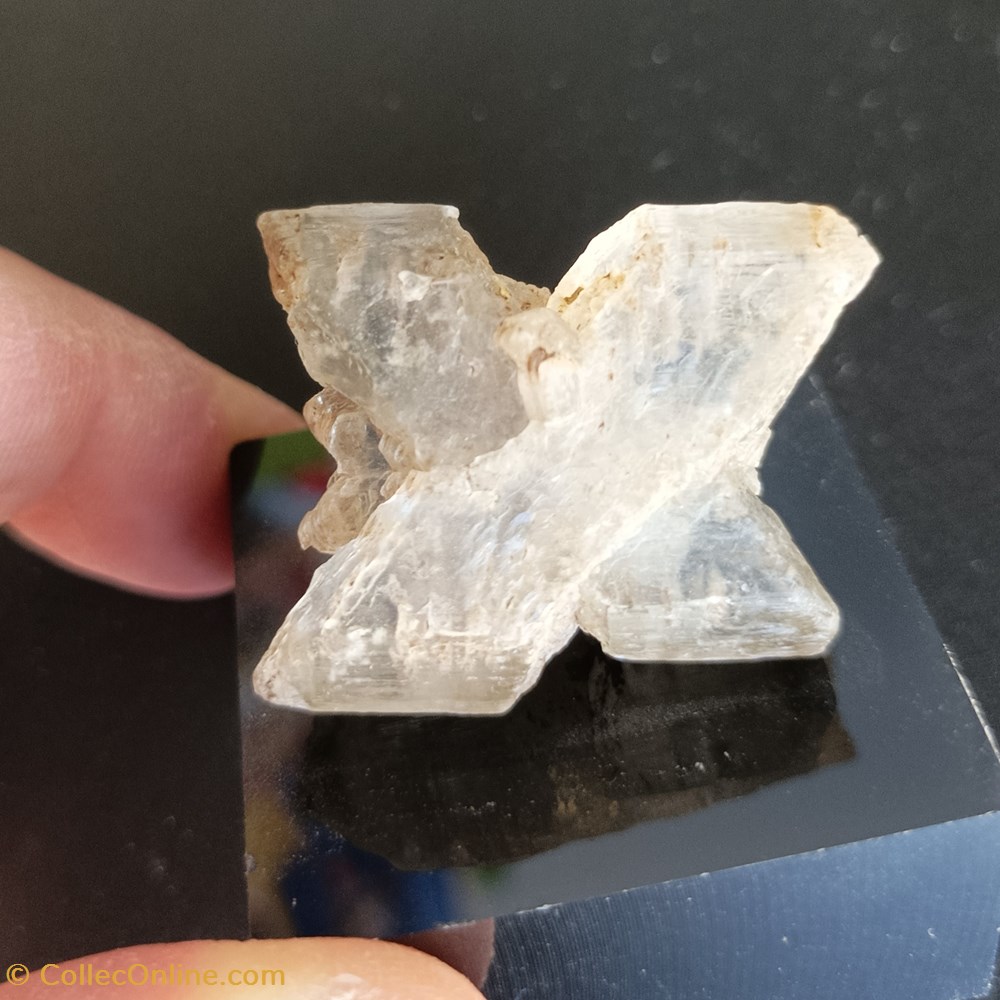 mineraux meteorites selenite gypse macle leforest 62