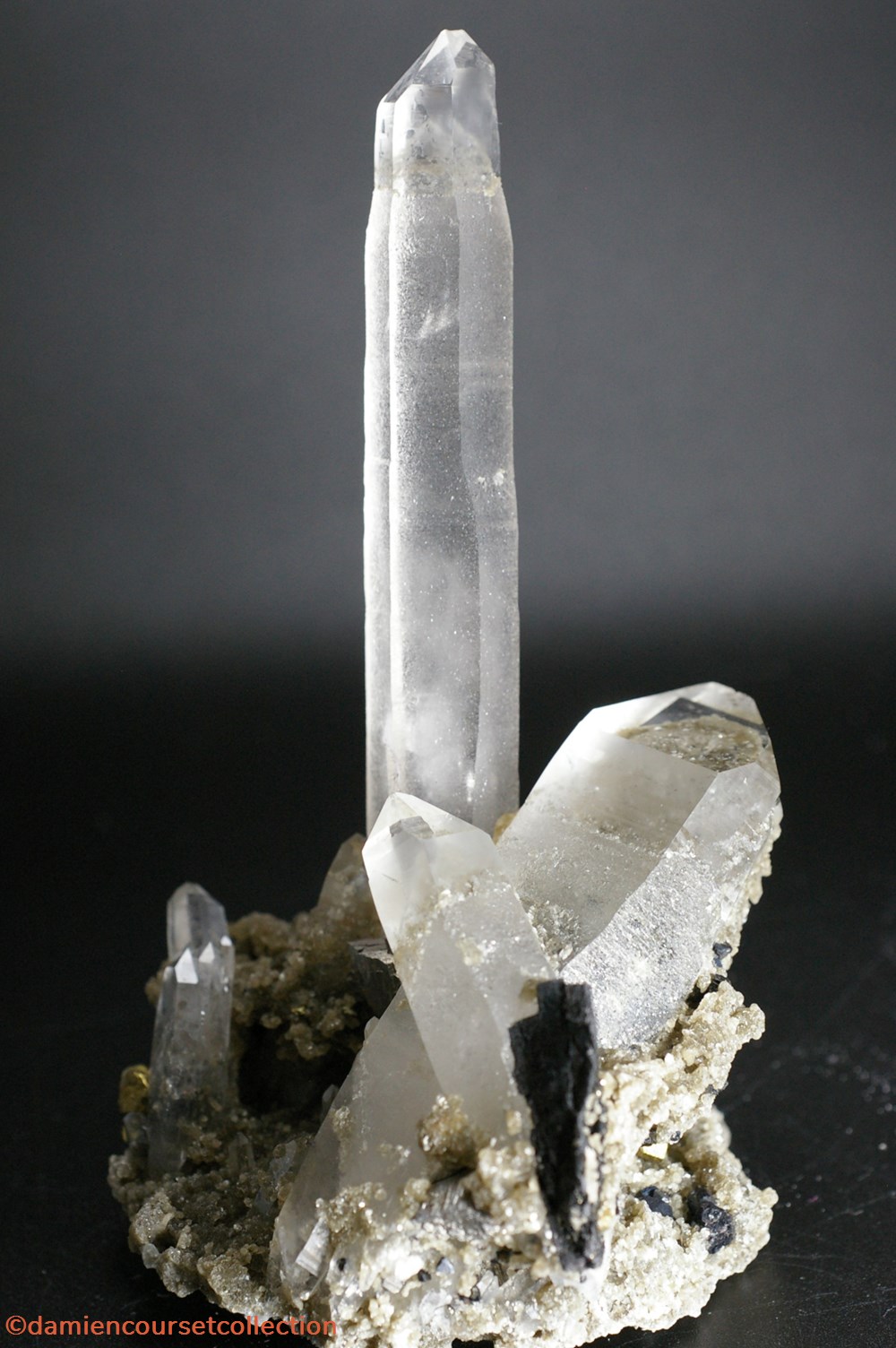 mineraux meteorites quartz sceptre chalcopyrite et ferberite