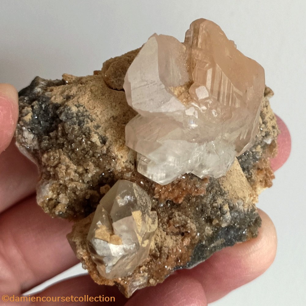Cerusite maclée, Tsumeb 4 mineraux meteorites cerusite maclee tsumeb