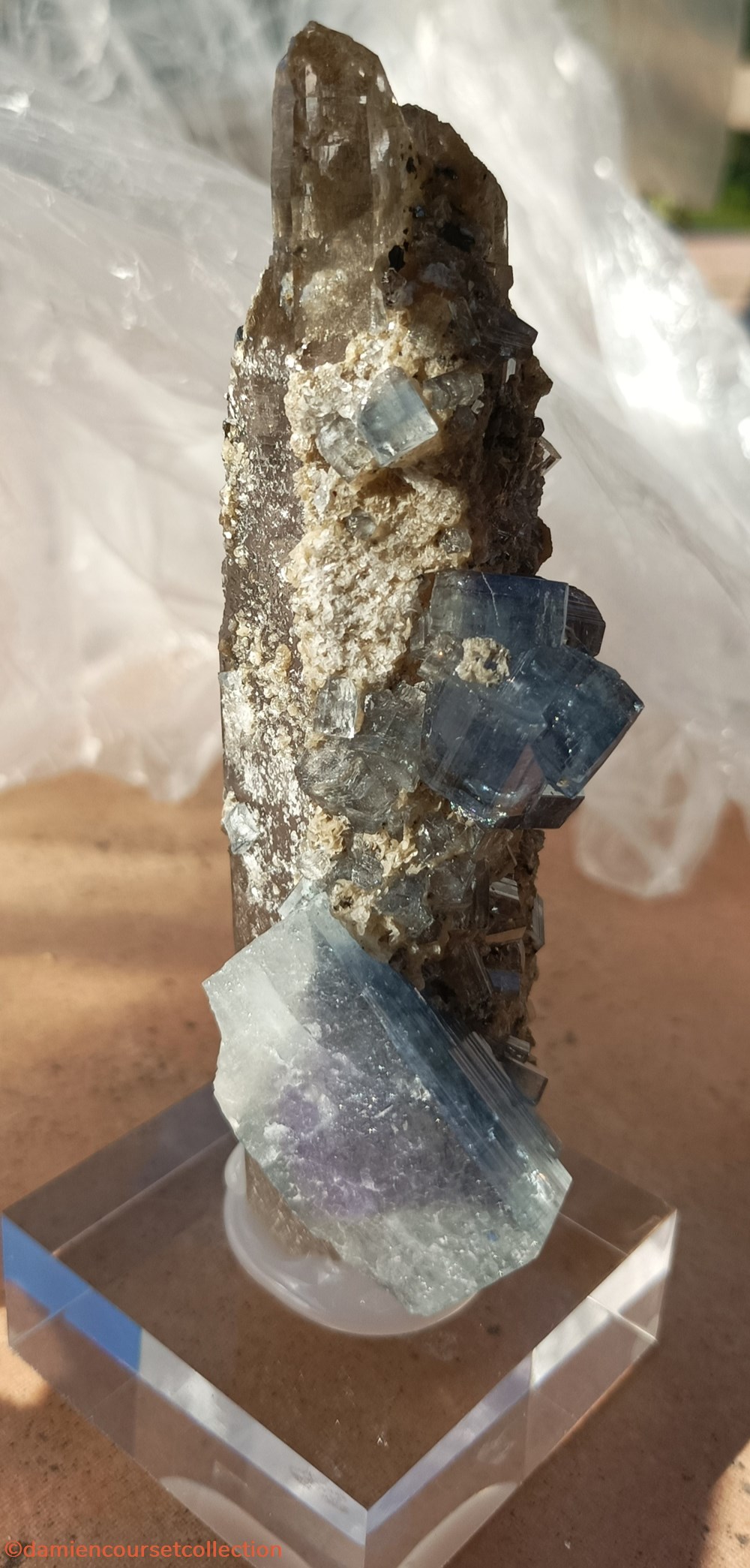 mineraux meteorites apatite sur quartz