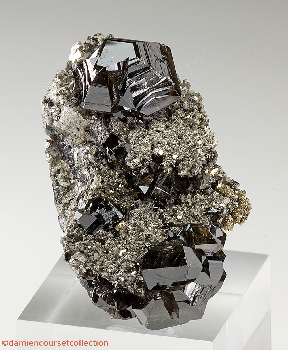 Cassitérite sur Arsénopyrite 3 mineraux meteorites cassiterite sur arsenopyrite