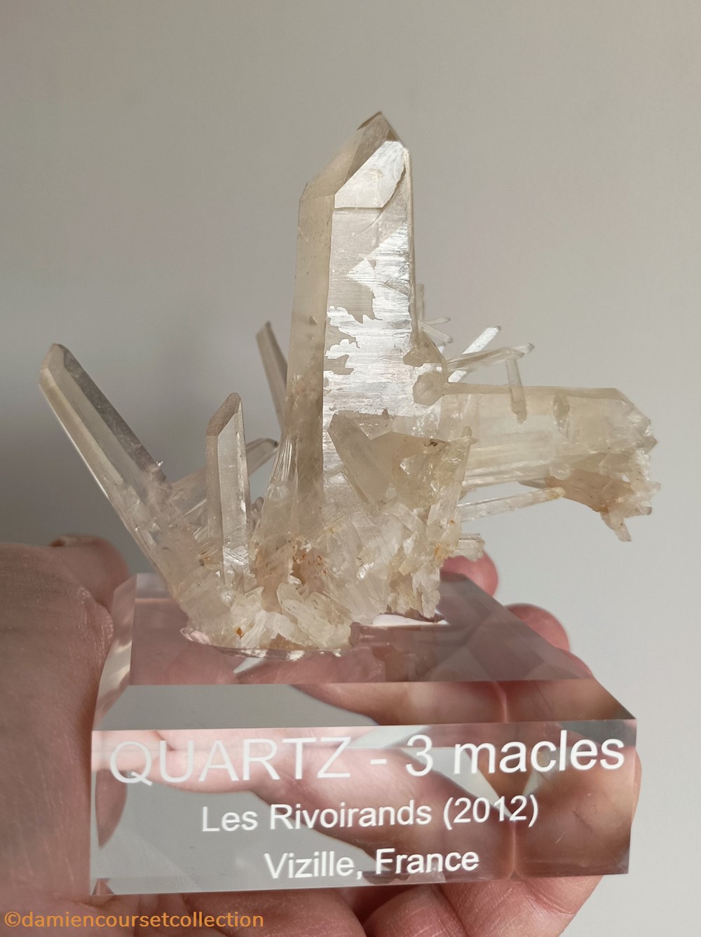 Quartz de Vizille (Isère) 2 mineraux meteorites macle du japon quartz de vizille isere
