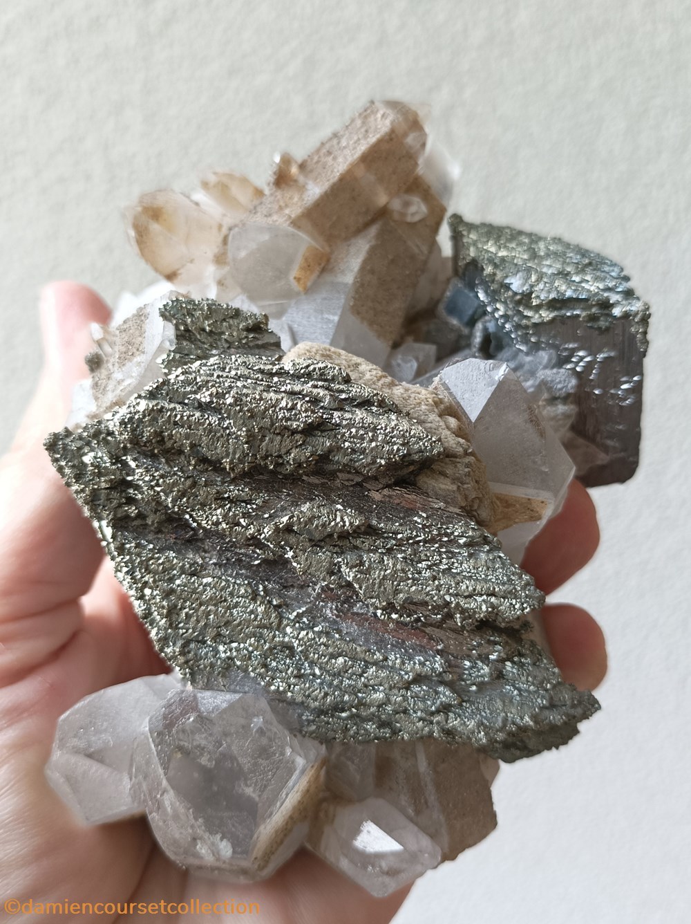 mineraux meteorites arsenopyrite xxl marcasite quartz siderite et apatite