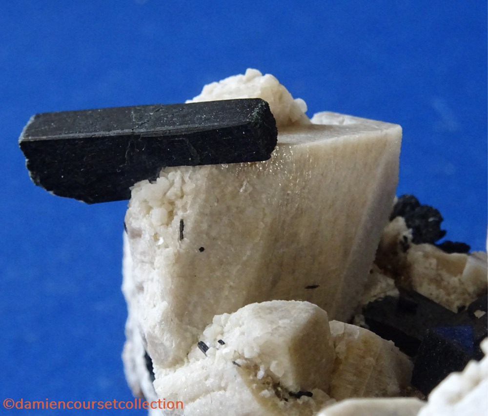 Aegirine sur Orthose maclée 5 mineraux meteorites microcline aegirine sur orthose maclee