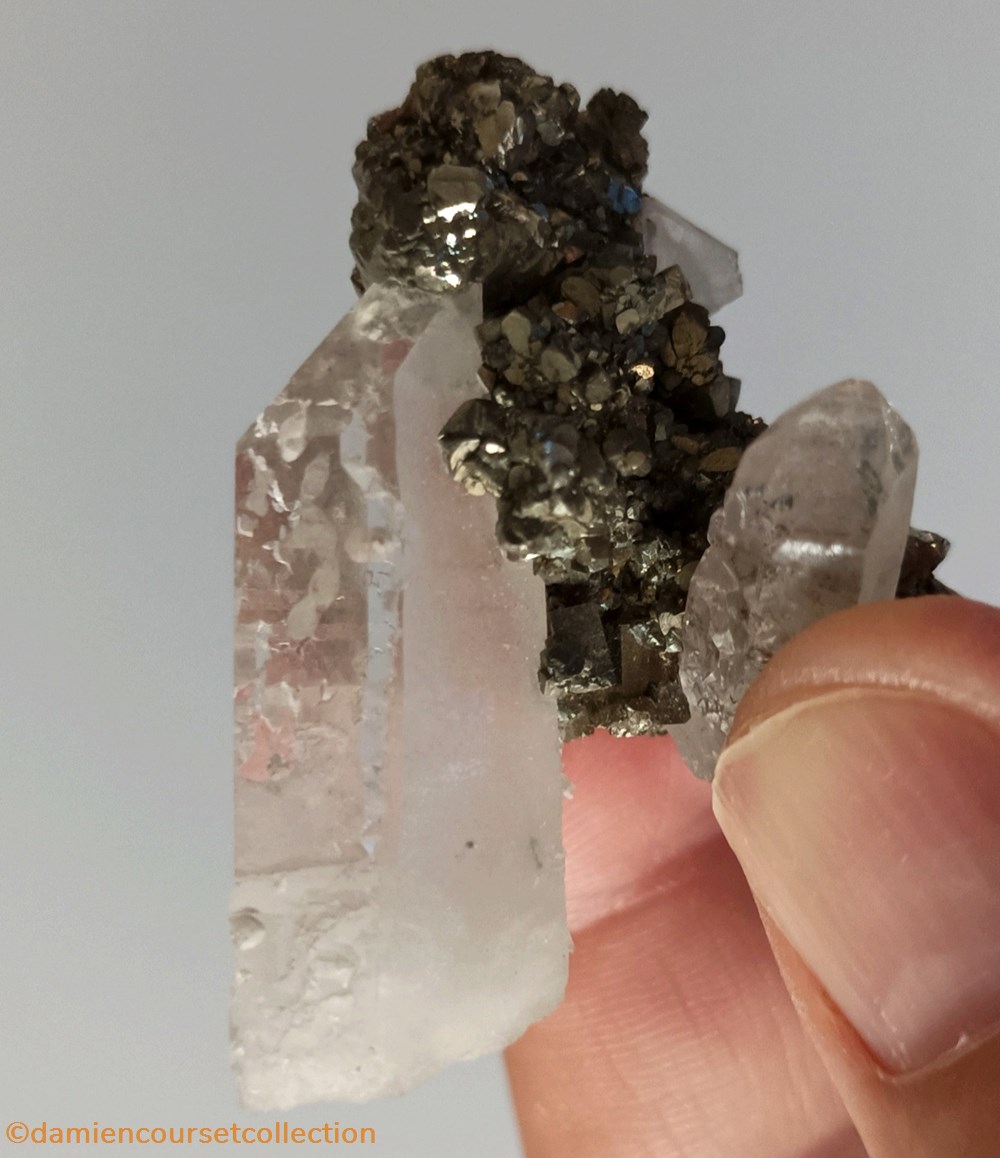 Calcite dans Quartz 3 mineraux meteorites calcite dans quartz
