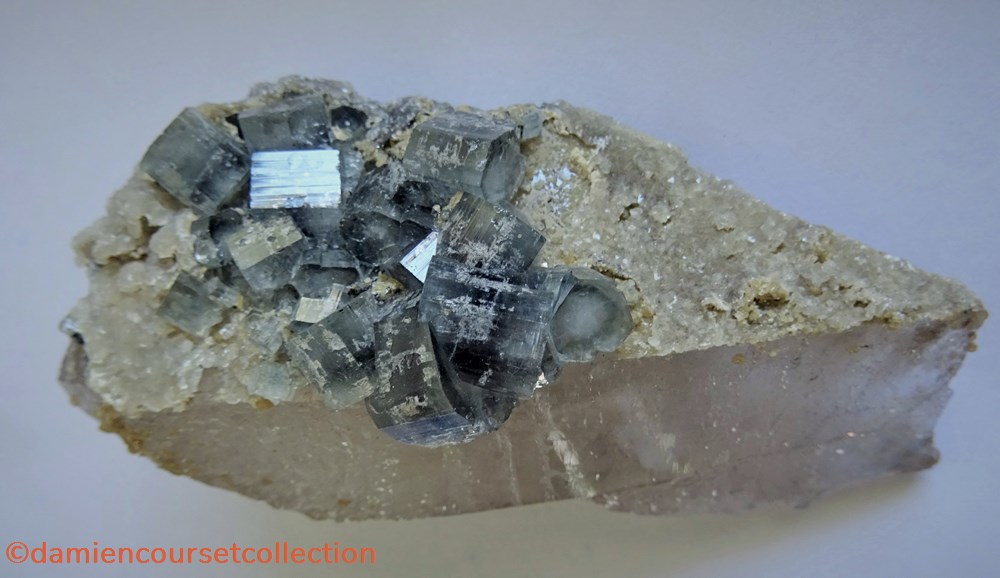 Apatite bleue mineraux meteorite fluorapatite apatite bleue