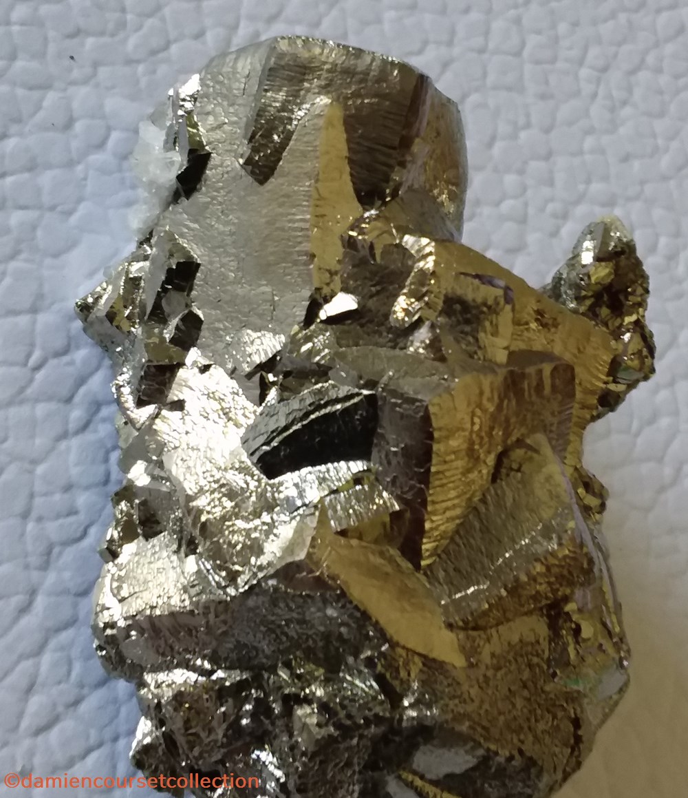 Pyrite mineraux meteorites pyrite