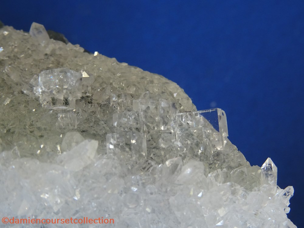 Fluorite, Langeac (Haute Loire) 3 mineraux meteorites fluorite langeac haute loire