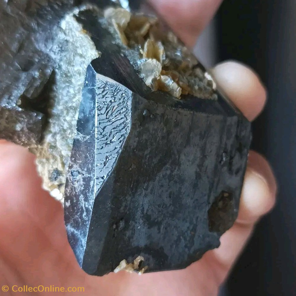 mineraux meteorites ferberite biterminee