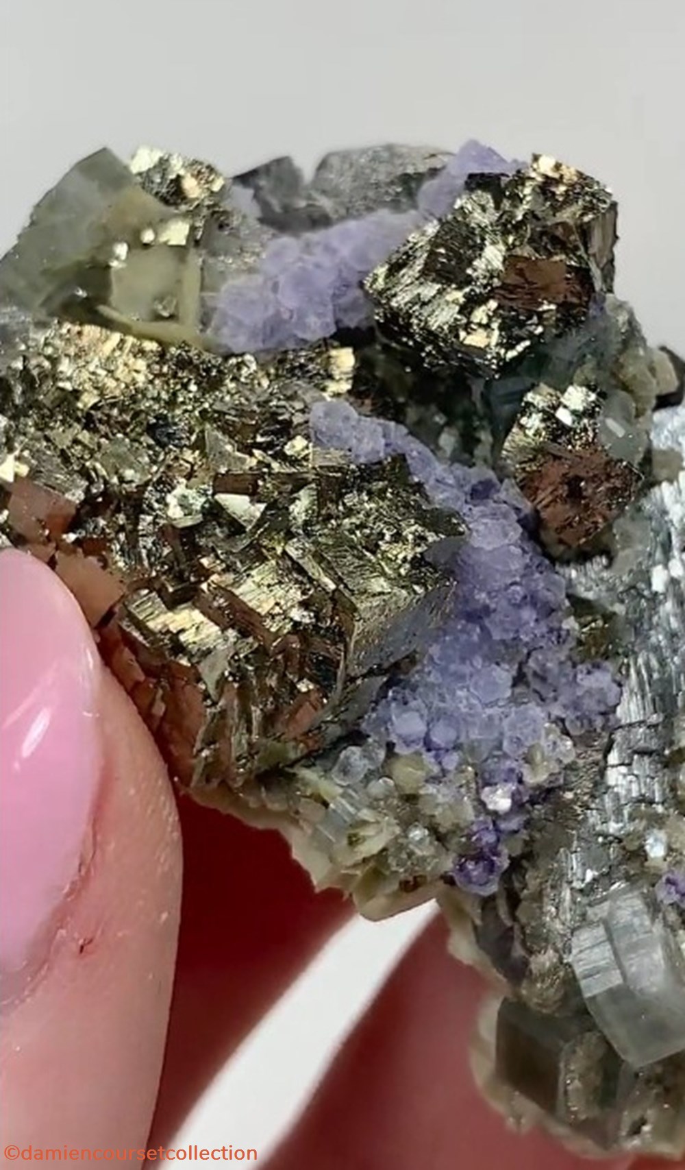 Fluorite, Pyrite et Apatite mineraux meteorite fluorite pyrite et apatite