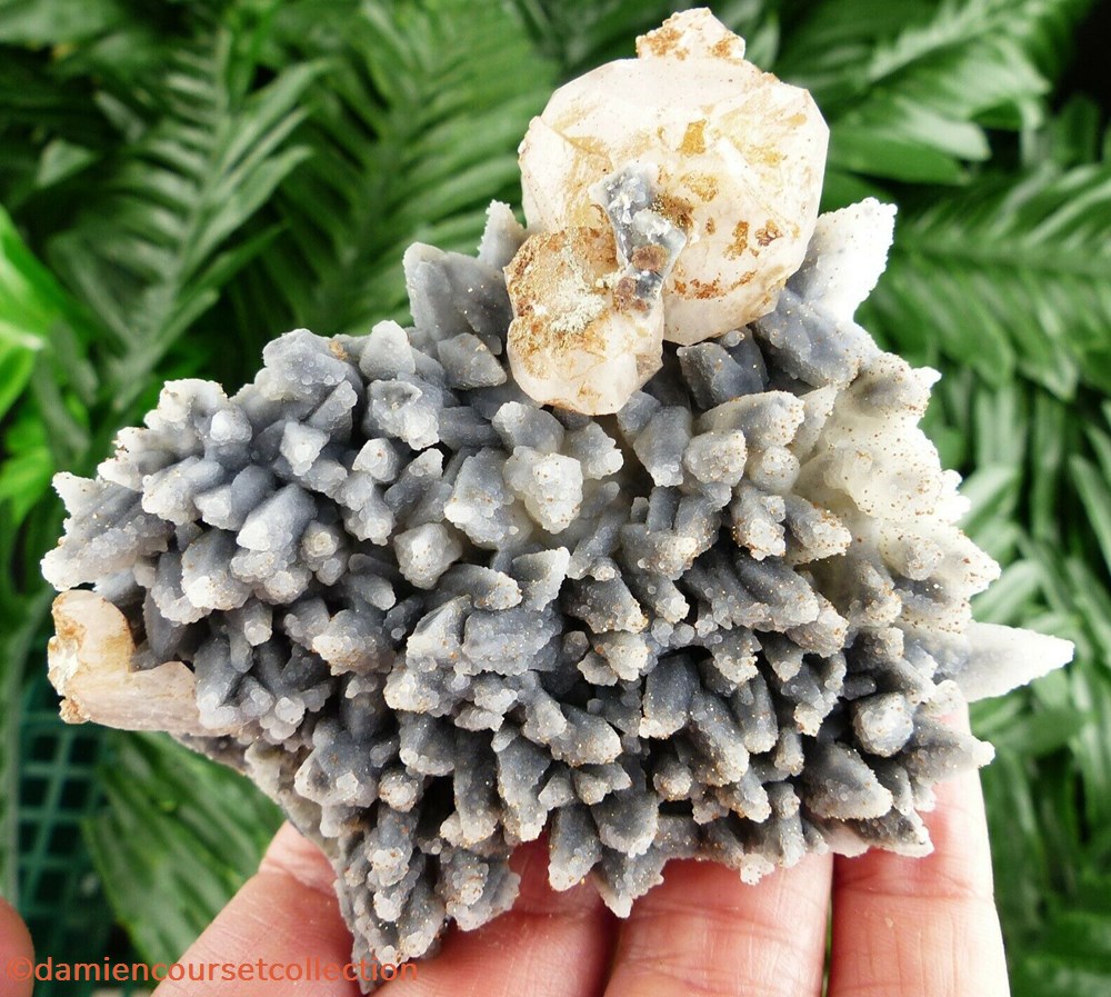 Calcite, Calcédoine (pseudomorphe après calcite) et Rhodochrosite 2 mineraux meteorite calcite calcedoine pseudomorphe apres calcite et rhodochrosite