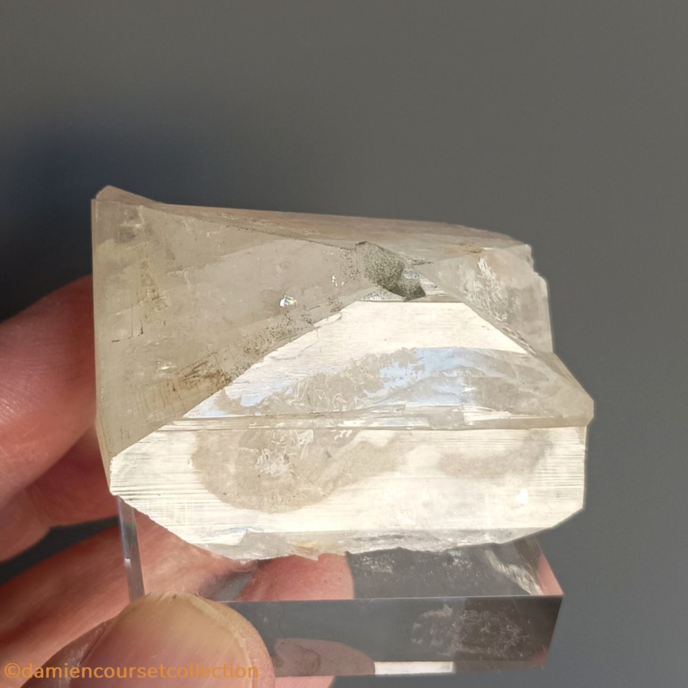 mineraux meteorites adulaires cavradi suisse