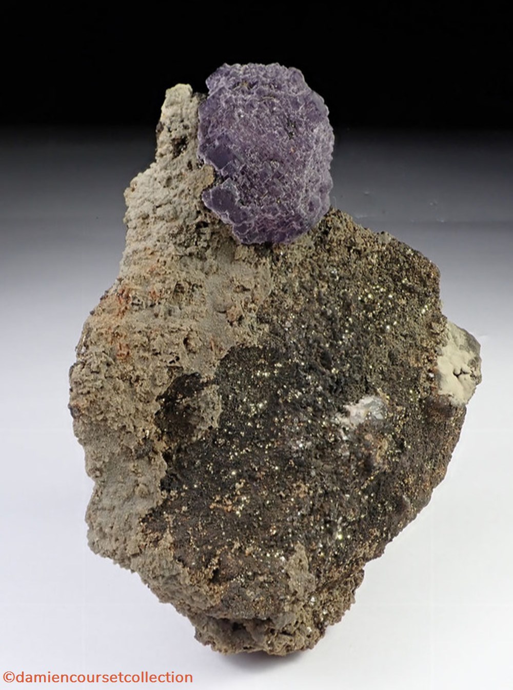 Fluorite octaèdrique ("pyramide aztèque") 4 mineraux meteorites fluorite octaedrique pyramide azteque