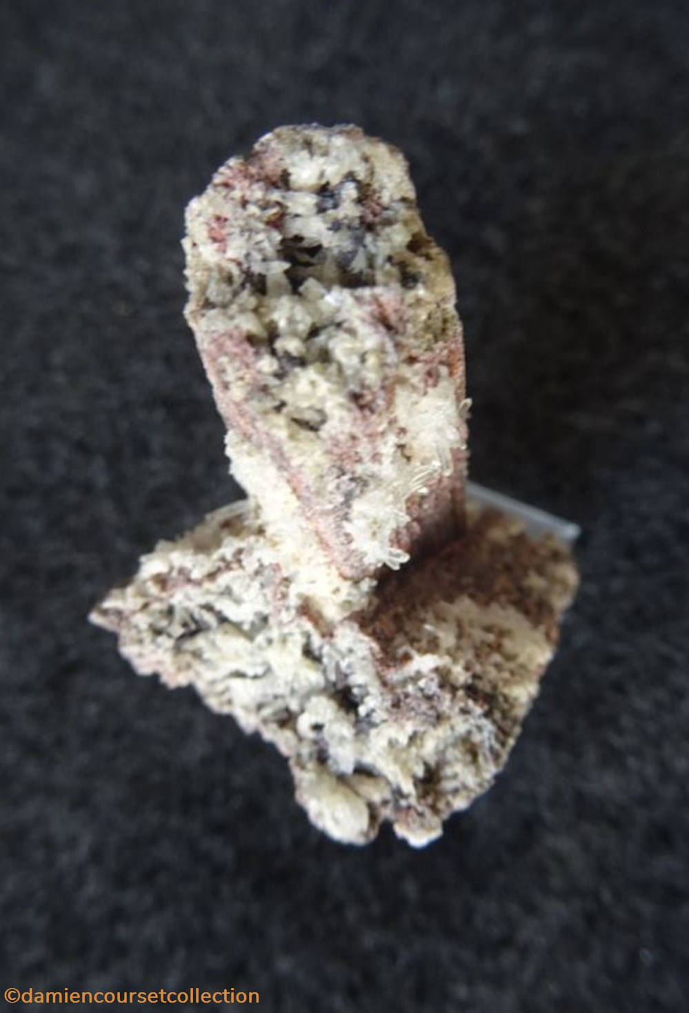 mineraux meteorites hematite et quartz apres epidote