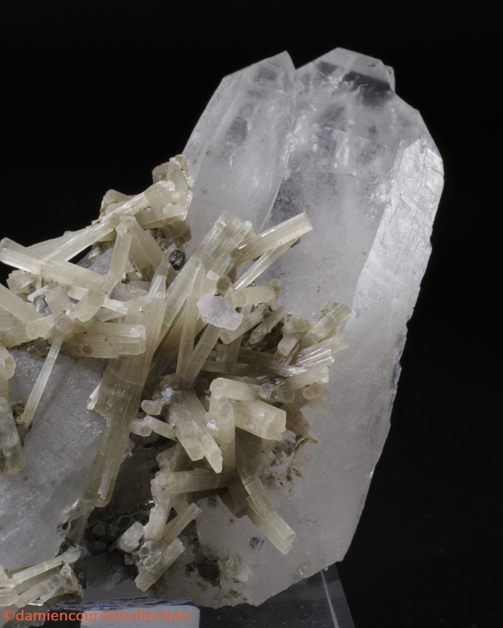Apatite sur Quartz mineraux meteorites fluorapatite apatite sur quartz