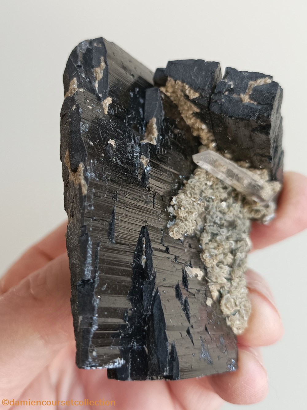 Wolframite et Quartz 4 mineraux meteorites wolframite et quartz