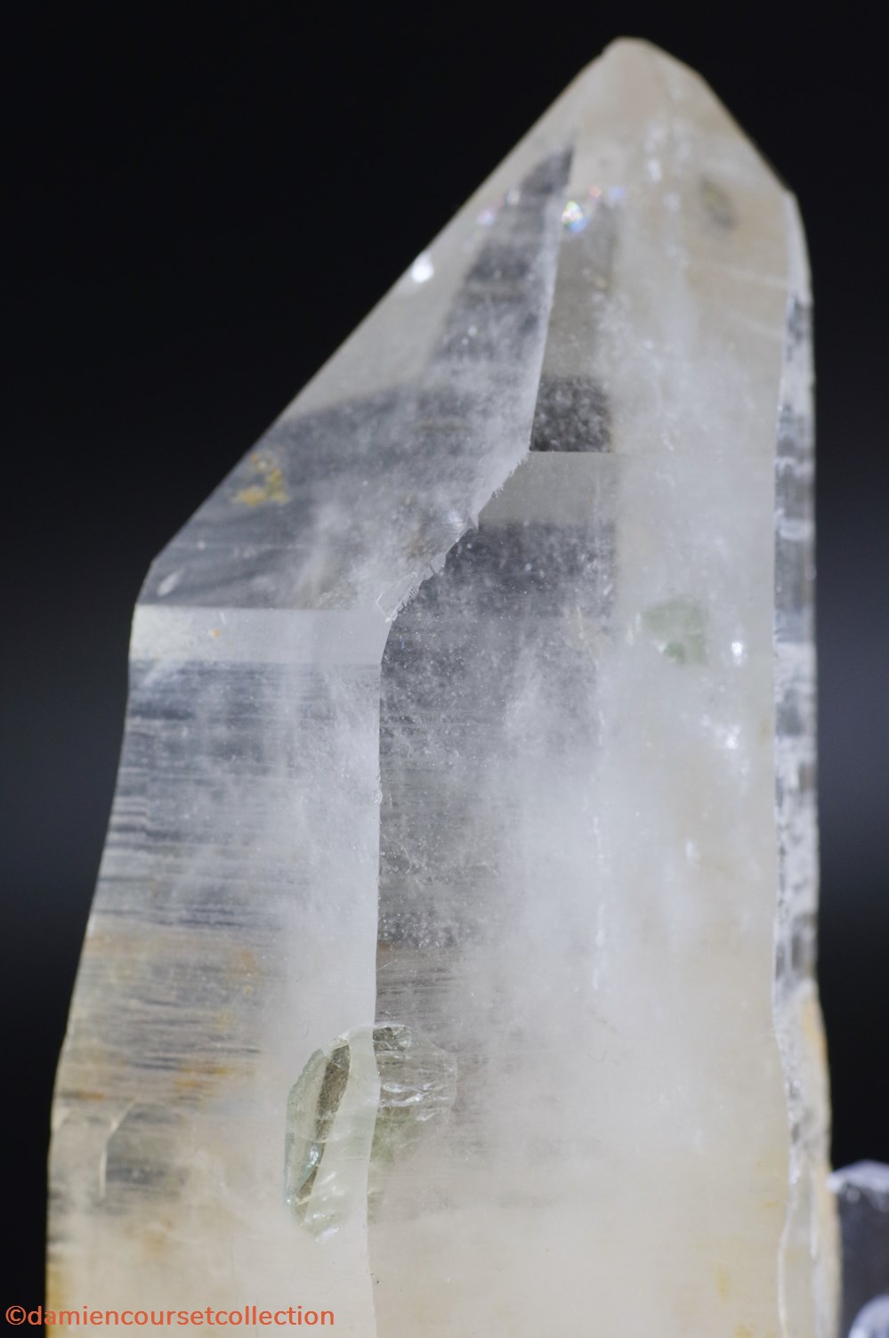 Apatite (inclusion dans Quartz) 4 mineraux meteorites fluorapatite apatite inclusion dans quartz