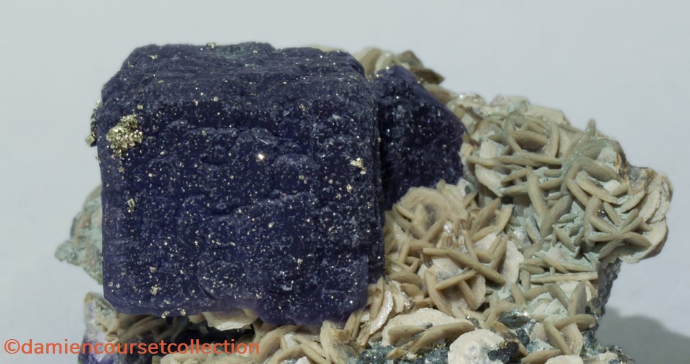 Fluorite, Pyrite et Sidérite mineraux meteorites fluorite pyrite et siderite