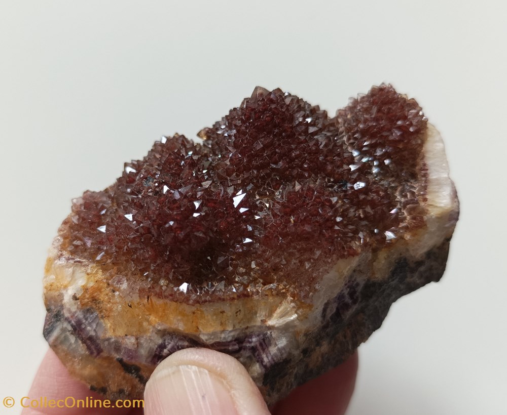mineraux meteorites quartz hematoide sur fluorite morvan