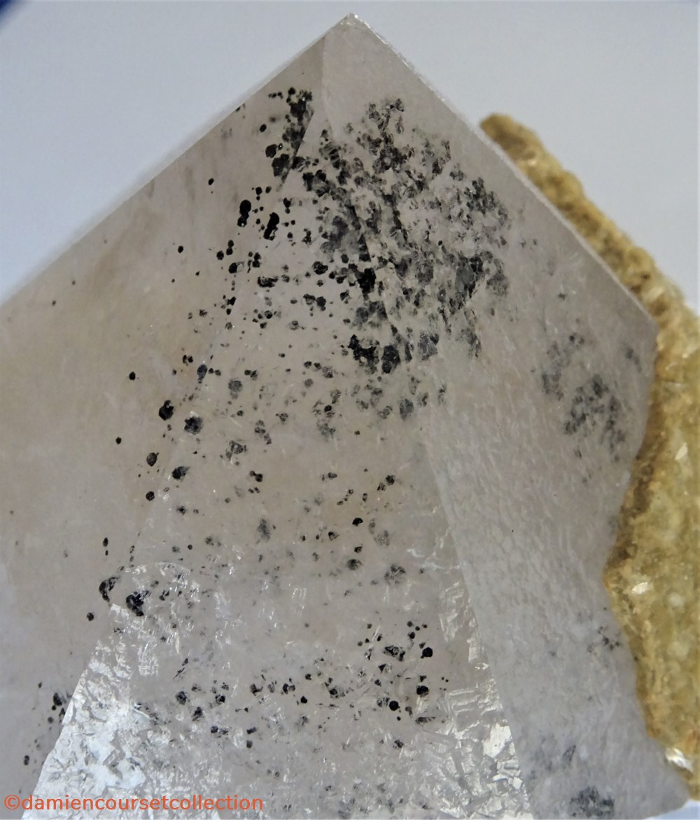 Quartz et Sphalérite (inclusions) 2 mineraux meteorites quartz et sphalerite inclusions