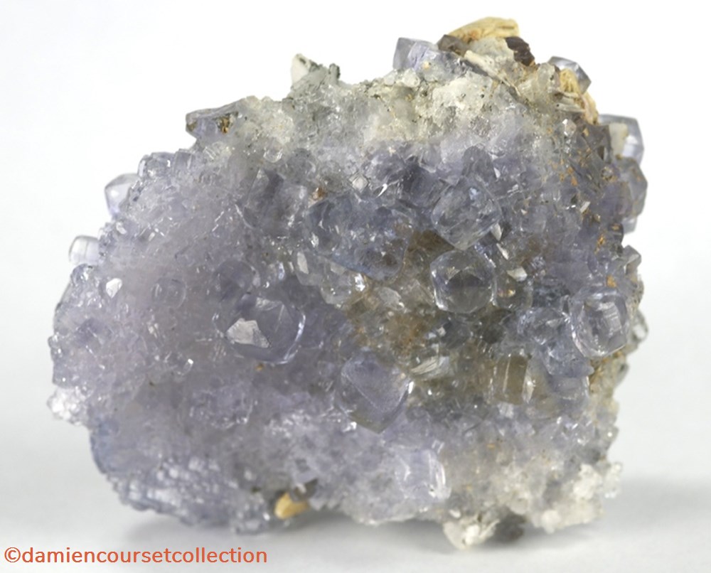 Fluorite (tétrahexaédre), Baryte, Dolomite et Marcassite 3 mineraux meteorite tetrahexaedrique fluorite tetrahexaedre baryte dolomite et marcassite