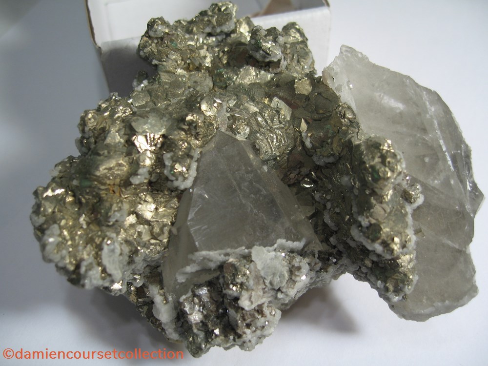Pyrite et Quartz mineraux meteorites pyrite et quartz