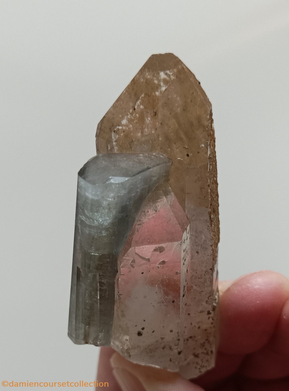 Apatite sur Quartz 2 mineraux meteorites fluorapatite apatite sur quartz